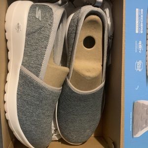 Sketchers Go Walk Joy-Grey Woman’s 7.5 Wide Fit